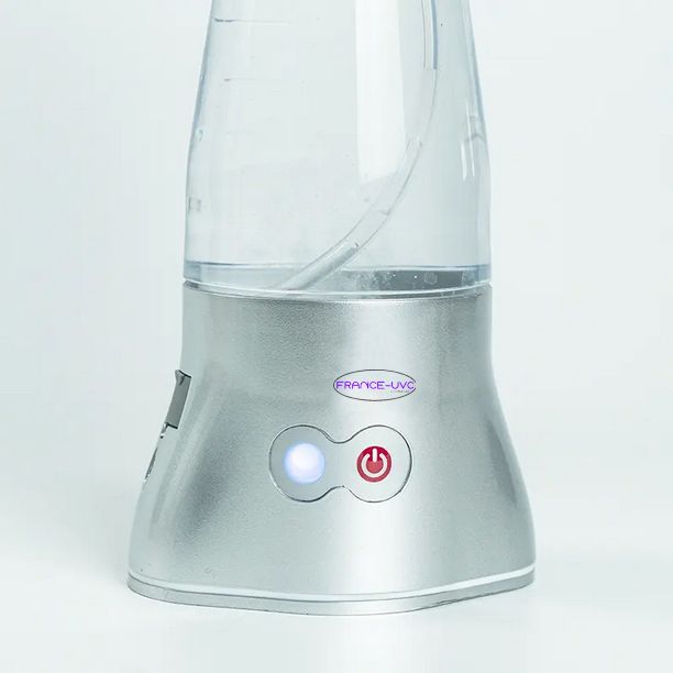 Spray eau ozonée en 3 minutes par électrolyse - 0.5 à 2.6mg/L (PPM) - Pour nettoyer et dégraisser toutes les surfaces non-poreuses sans produits chimiques - Ce modèle possède 2 sprays différents - France UV-C
