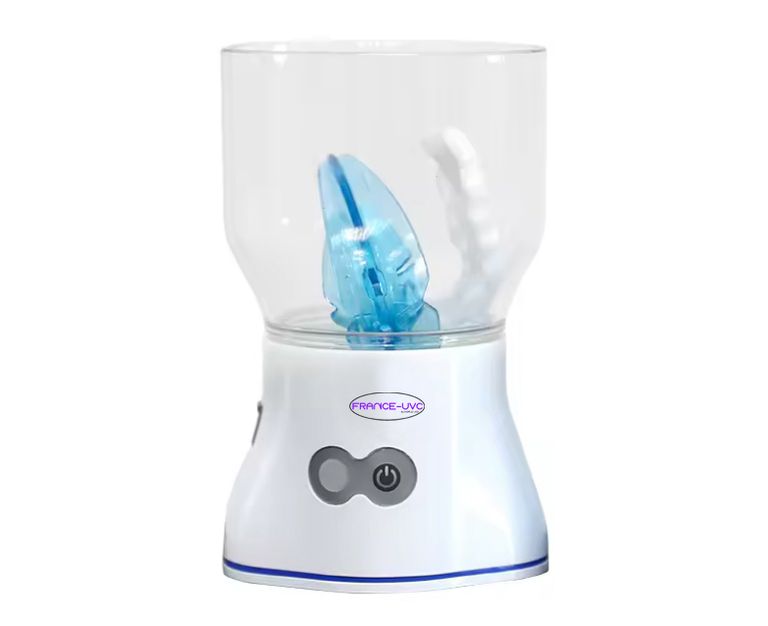Verre pour nettoyer, désinfecter les dentiers, appareils et prothèses dentaires à l'eau ozonée générée par électrolyse de l'eau - France UVC