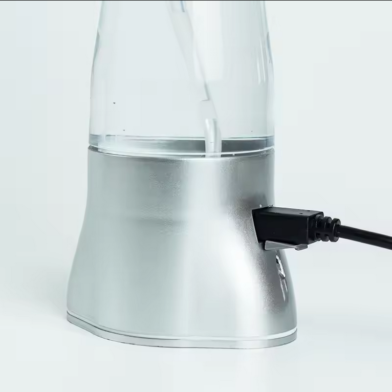 Spray eau ozonée en 3 minutes par électrolyse - 0.5 à 2.6mg/L (PPM) - Pour nettoyer et dégraisser toutes les surfaces non-poreuses sans produits chimiques - Ce modèle possède 2 sprays différents - France UV-C