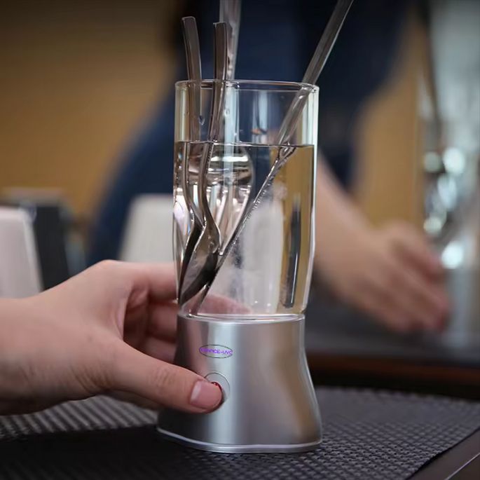 Le verre rince bouche permet d'améliorer votre santé buccodentaire en se gargarisant, permet de désinfecter les brosses à dents et les couverts - concentration d'ozone dans l'eau de 0.5 à 2.6mg/L (PPM) - France UVC